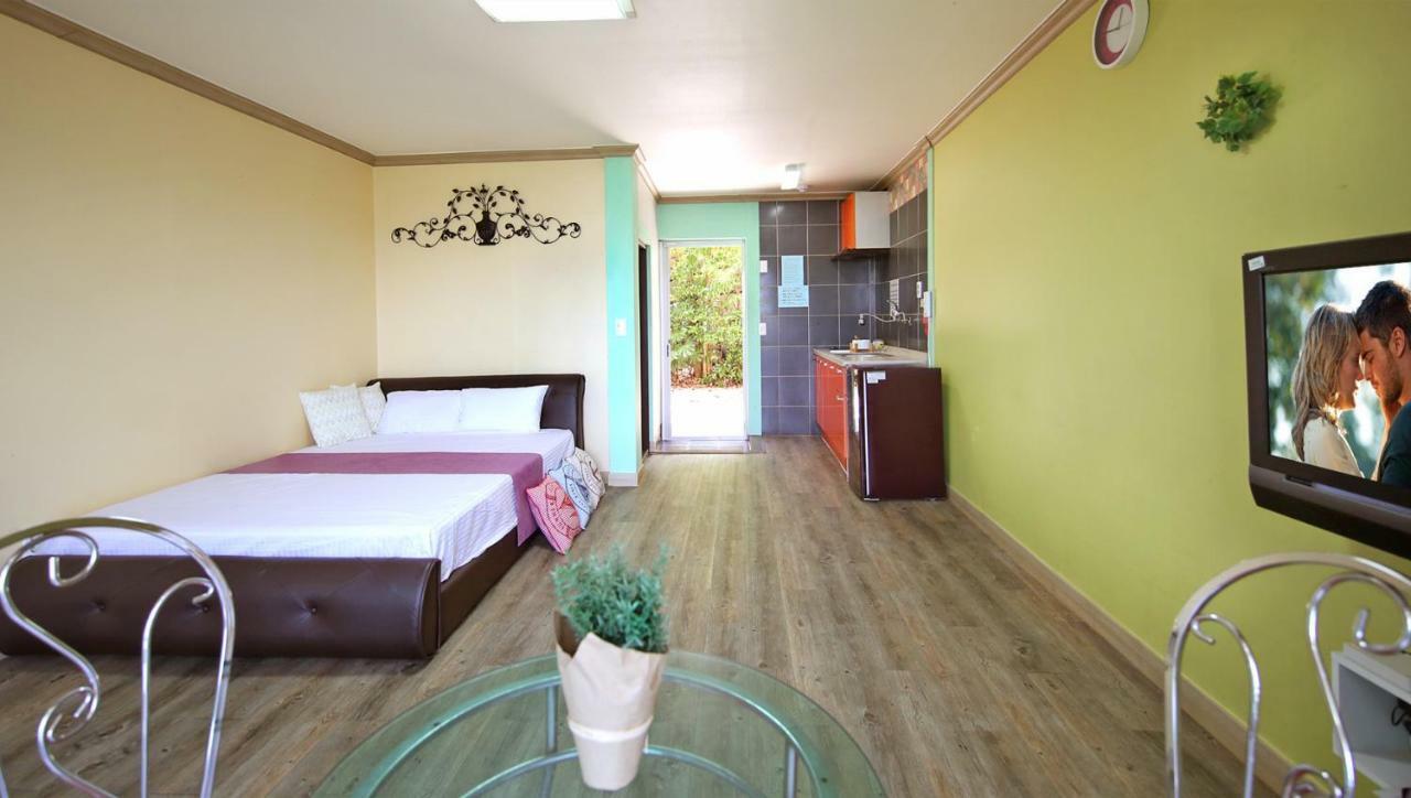 Tongyeong Paper Island Pension Bagian luar foto