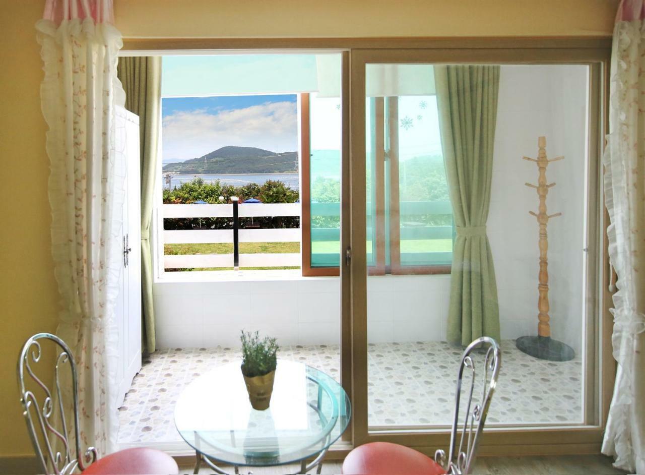 Tongyeong Paper Island Pension Bagian luar foto