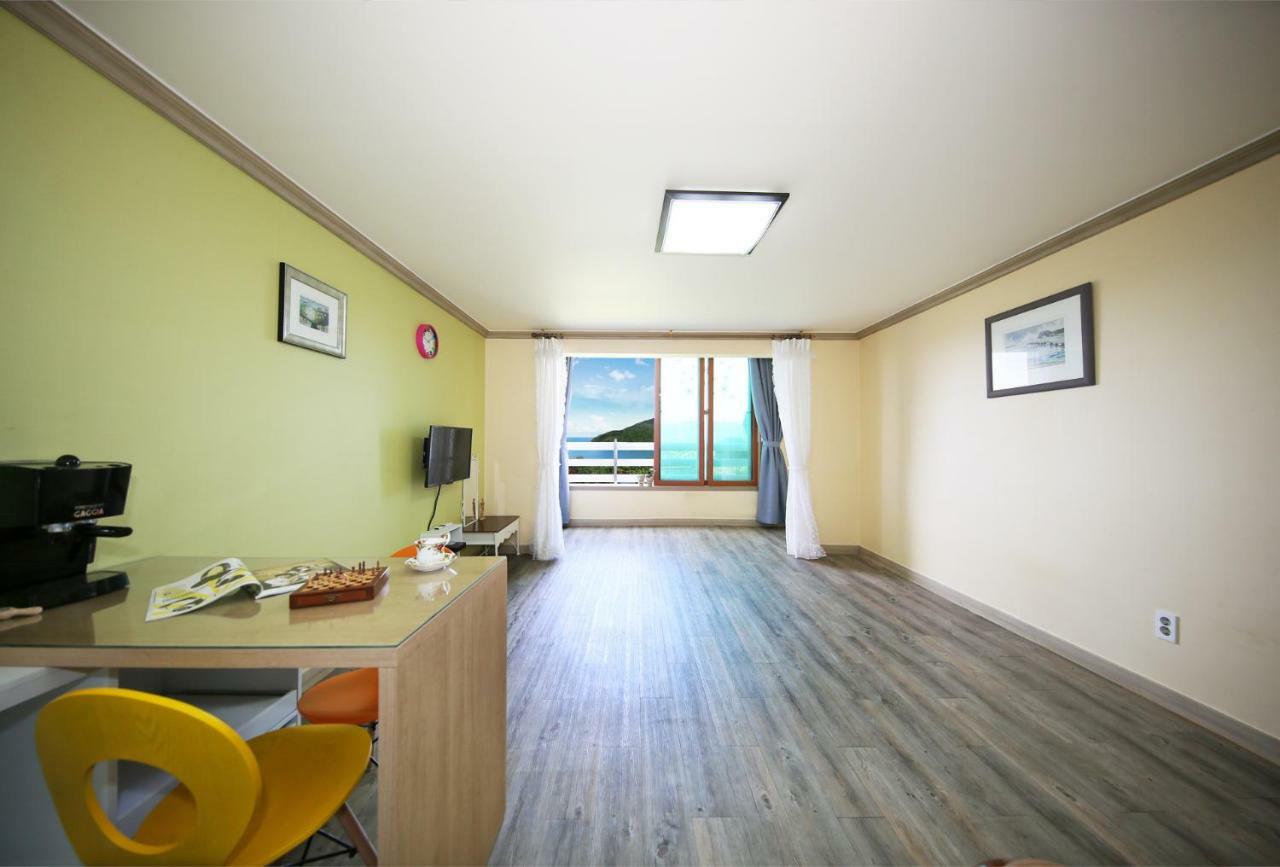 Tongyeong Paper Island Pension Bagian luar foto
