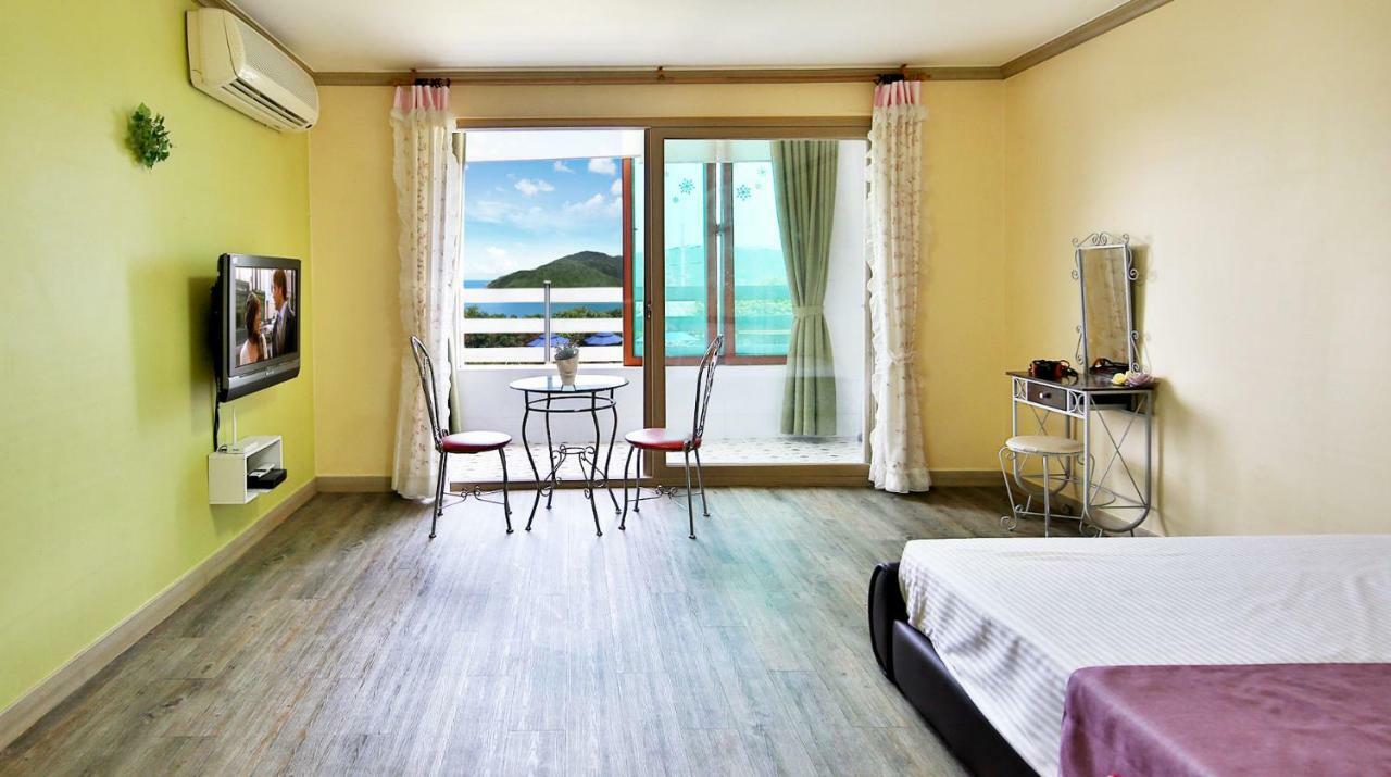 Tongyeong Paper Island Pension Bagian luar foto