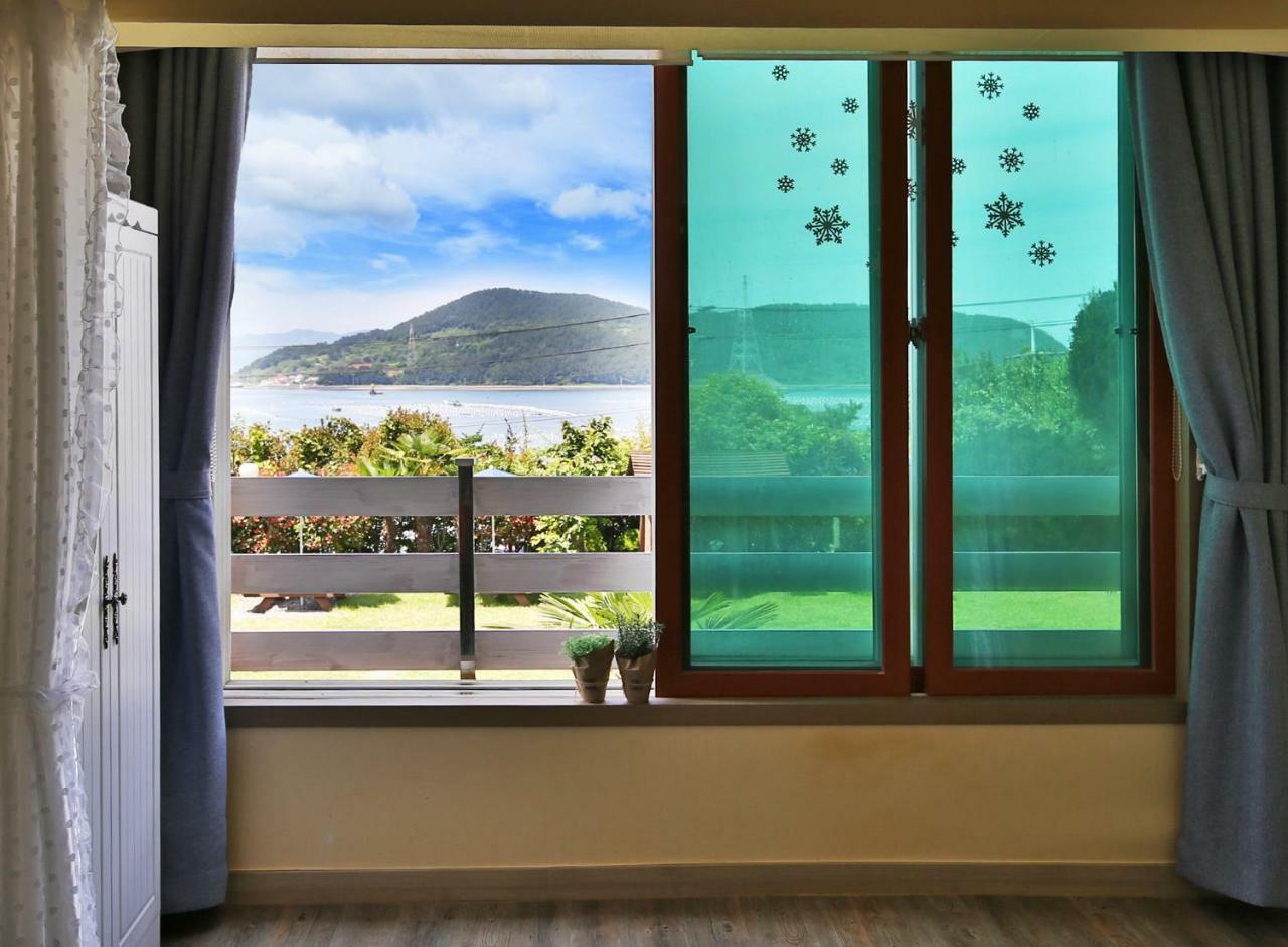Tongyeong Paper Island Pension Bagian luar foto