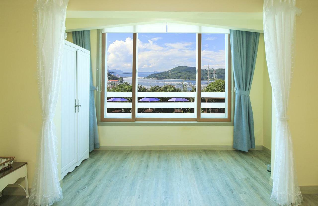Tongyeong Paper Island Pension Bagian luar foto