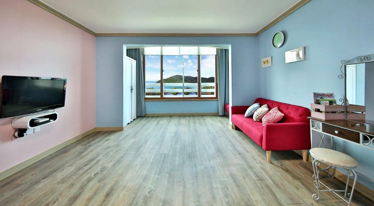 Tongyeong Paper Island Pension Bagian luar foto
