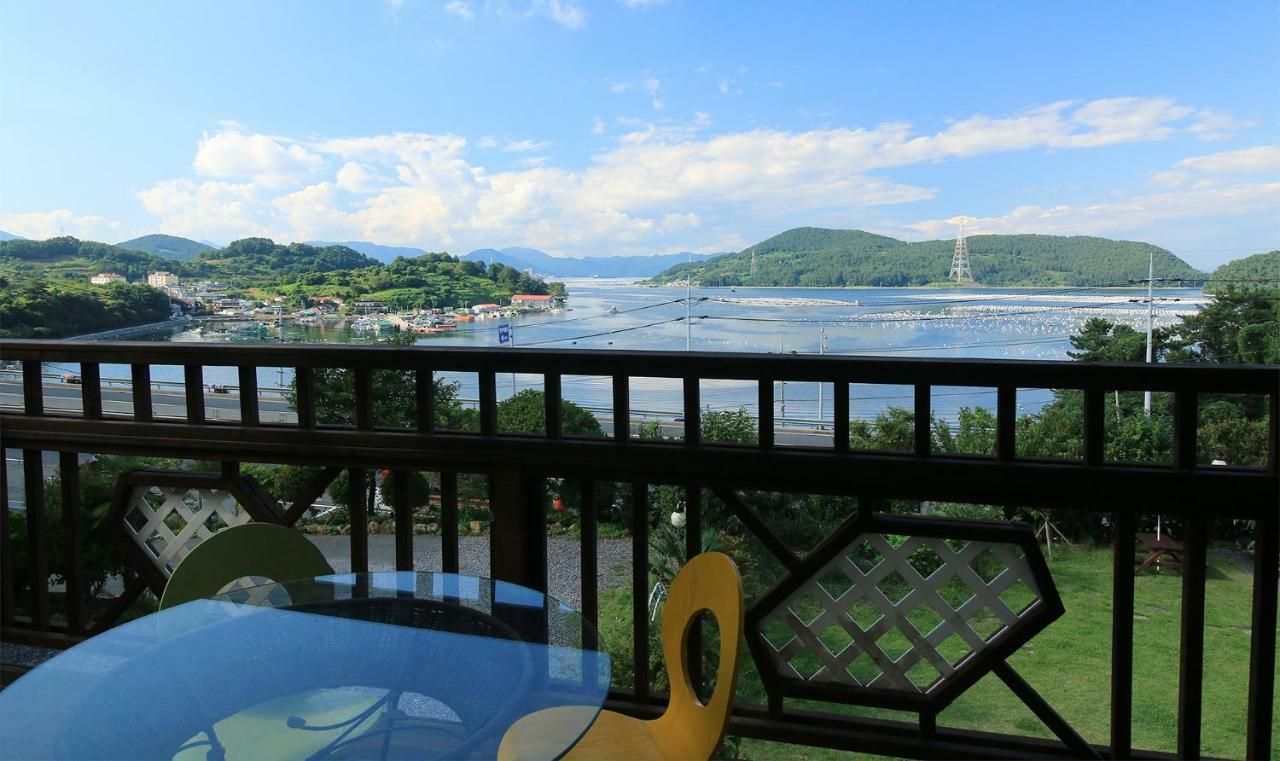 Tongyeong Paper Island Pension Bagian luar foto