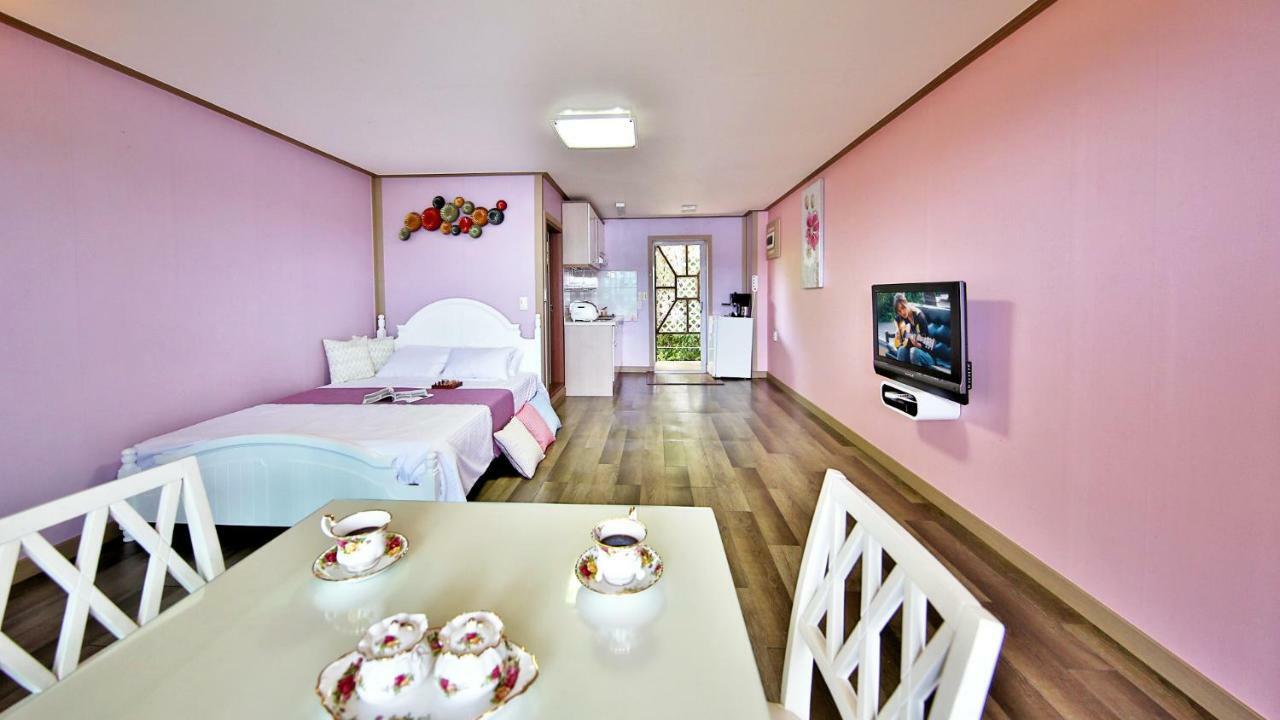 Tongyeong Paper Island Pension Bagian luar foto