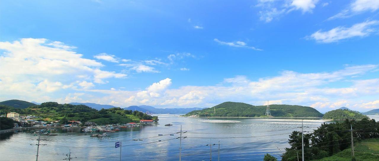 Tongyeong Paper Island Pension Bagian luar foto