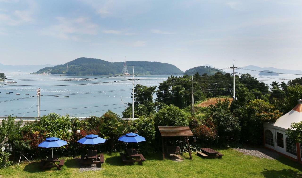 Tongyeong Paper Island Pension Bagian luar foto