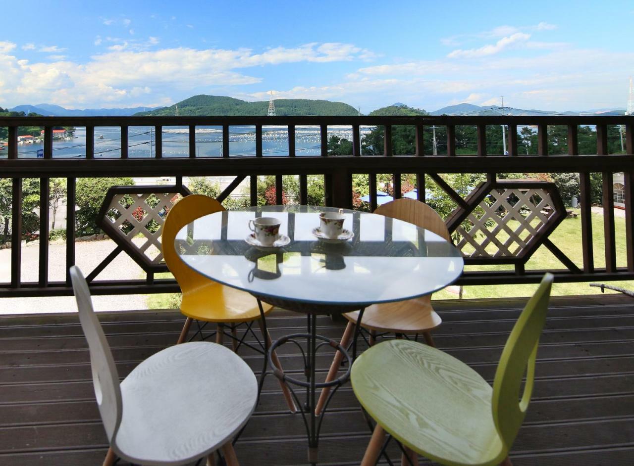 Tongyeong Paper Island Pension Bagian luar foto