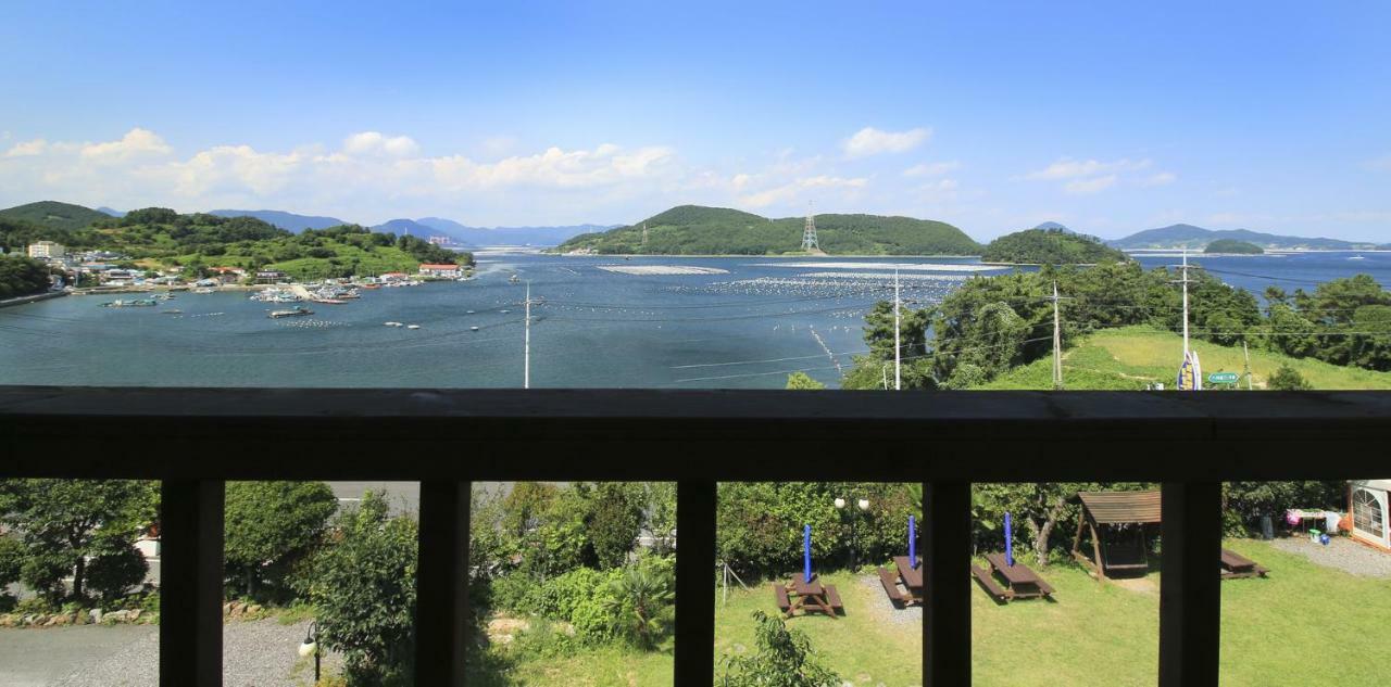 Tongyeong Paper Island Pension Bagian luar foto