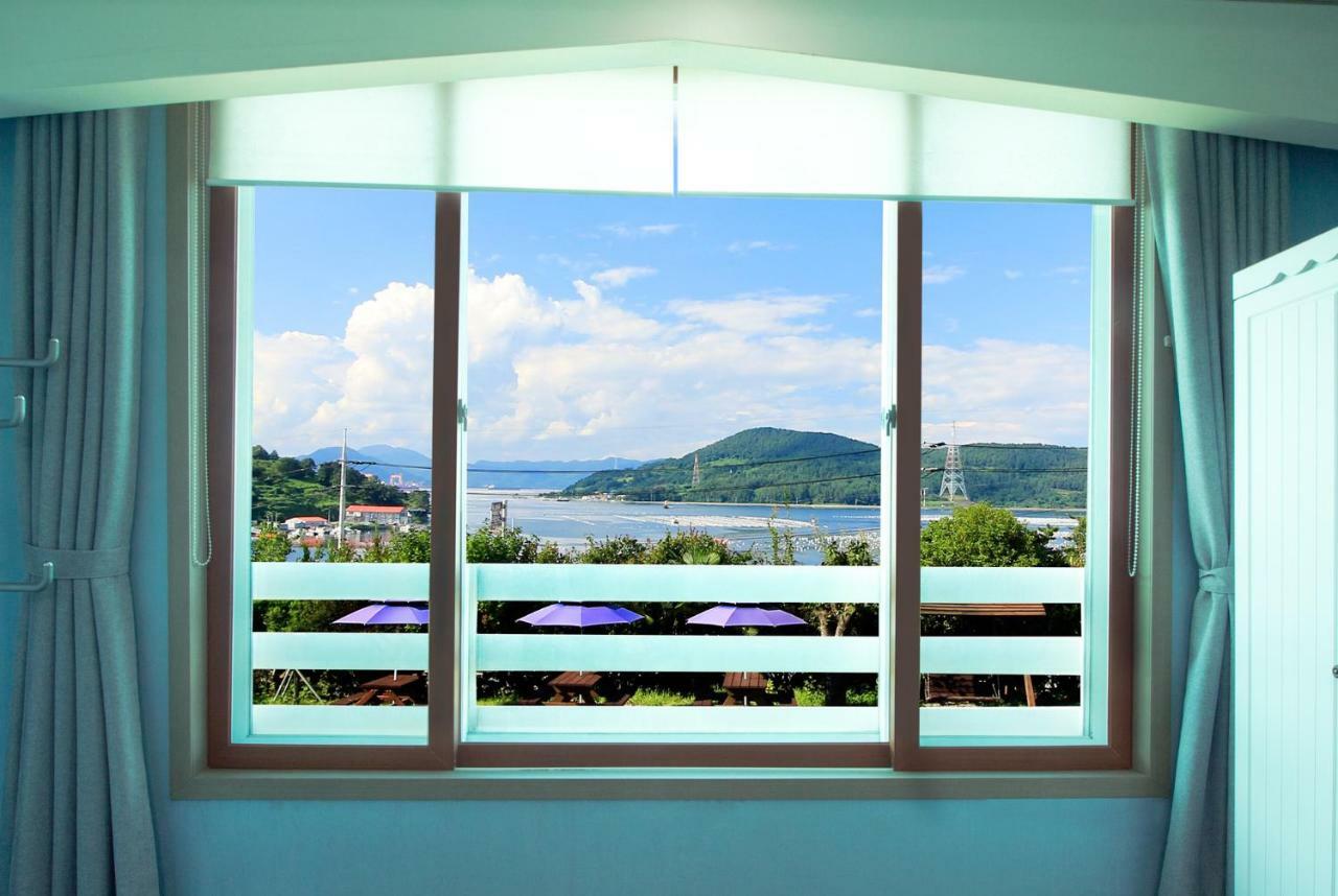 Tongyeong Paper Island Pension Bagian luar foto
