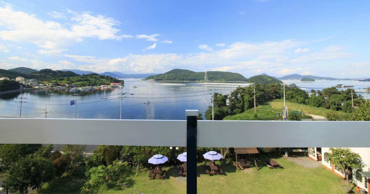 Tongyeong Paper Island Pension Bagian luar foto
