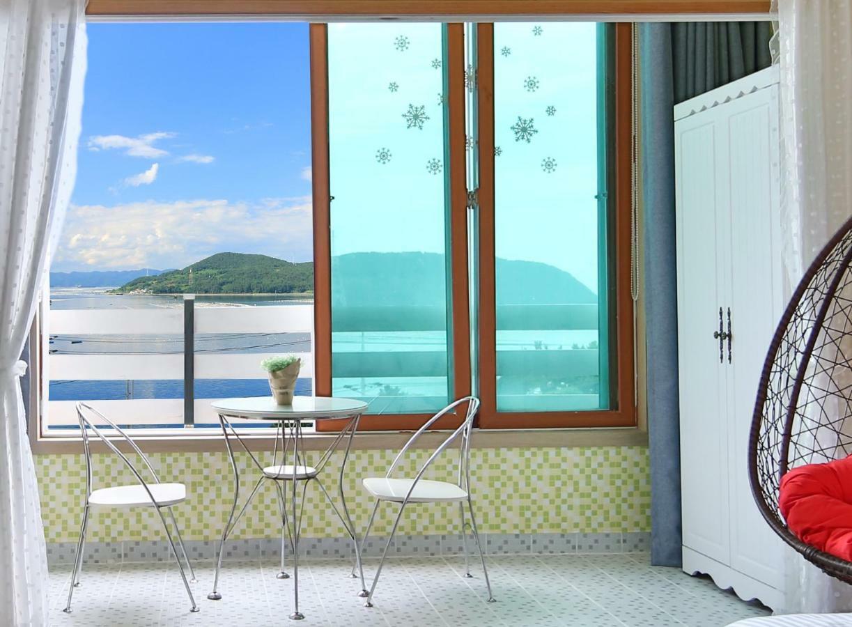 Tongyeong Paper Island Pension Bagian luar foto